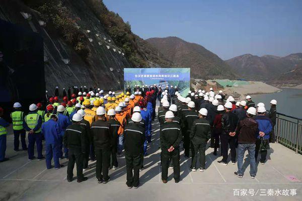 11月12日上午,陕西省引汉济渭工程黄金峡水利枢纽汉江截流活动在汉中